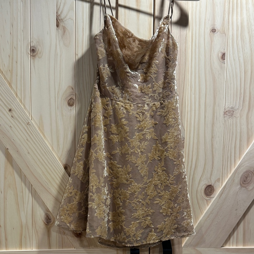 Le Lis Floral Velvet Mini Dress - Picture 4 of 5